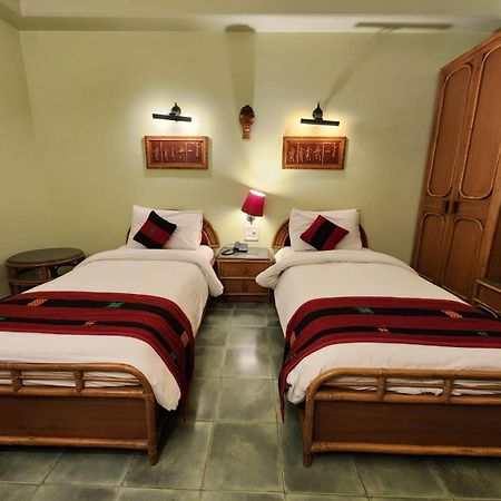 Palace On Ganges - Heritage Hotel Bénarès Extérieur photo