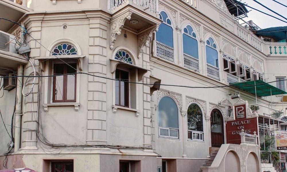 Palace On Ganges - Heritage Hotel Bénarès Extérieur photo