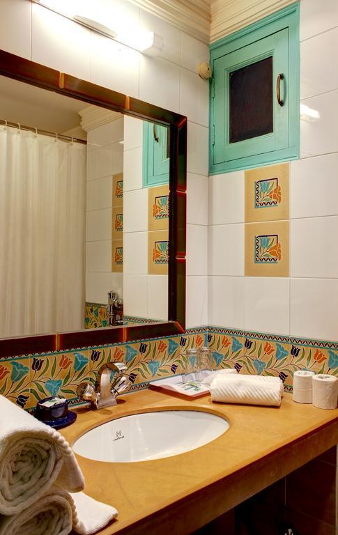 Palace On Ganges - Heritage Hotel Bénarès Extérieur photo