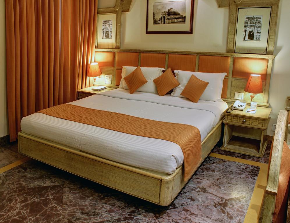 Palace On Ganges - Heritage Hotel Bénarès Extérieur photo