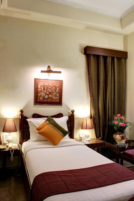 Palace On Ganges - Heritage Hotel Bénarès Extérieur photo