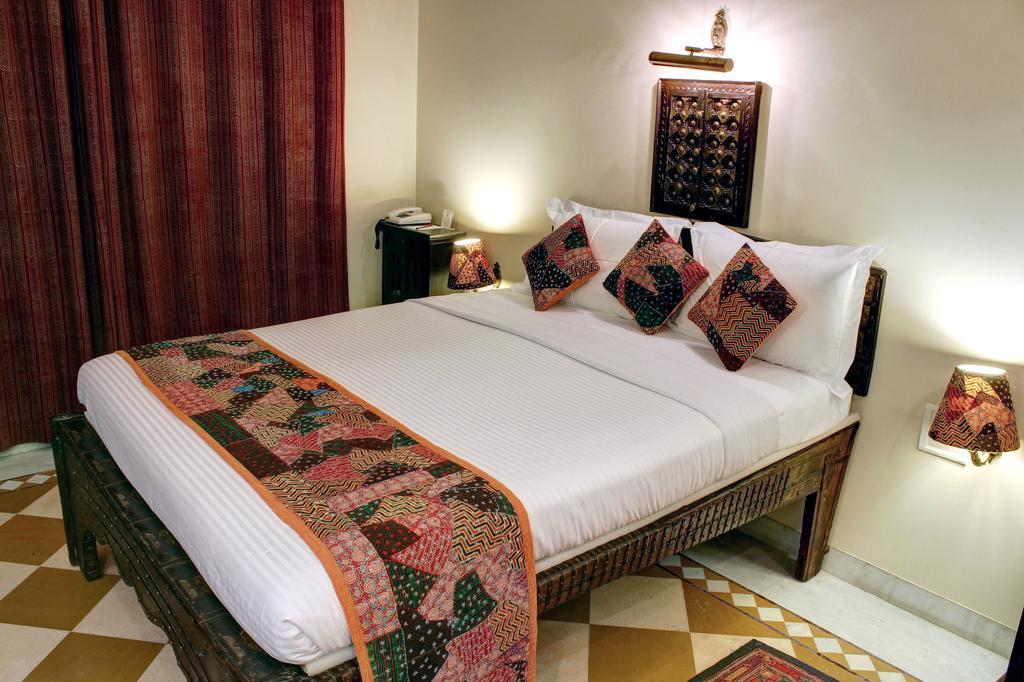 Palace On Ganges - Heritage Hotel Bénarès Extérieur photo