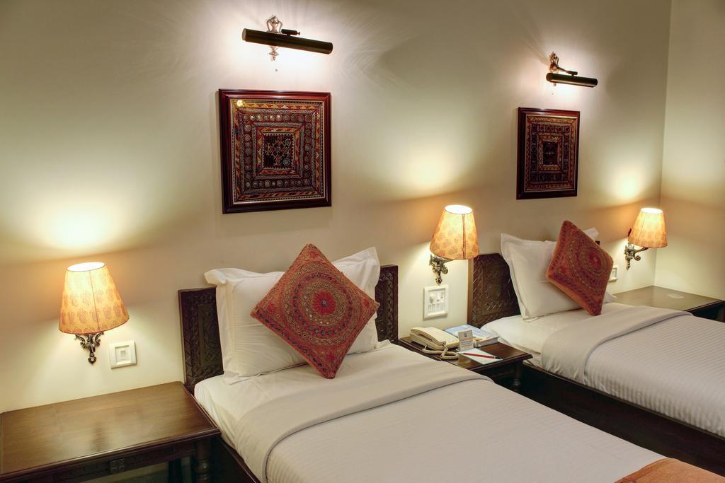 Palace On Ganges - Heritage Hotel Bénarès Extérieur photo