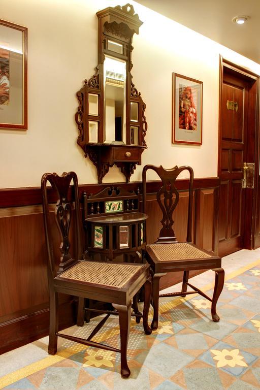 Palace On Ganges - Heritage Hotel Bénarès Extérieur photo