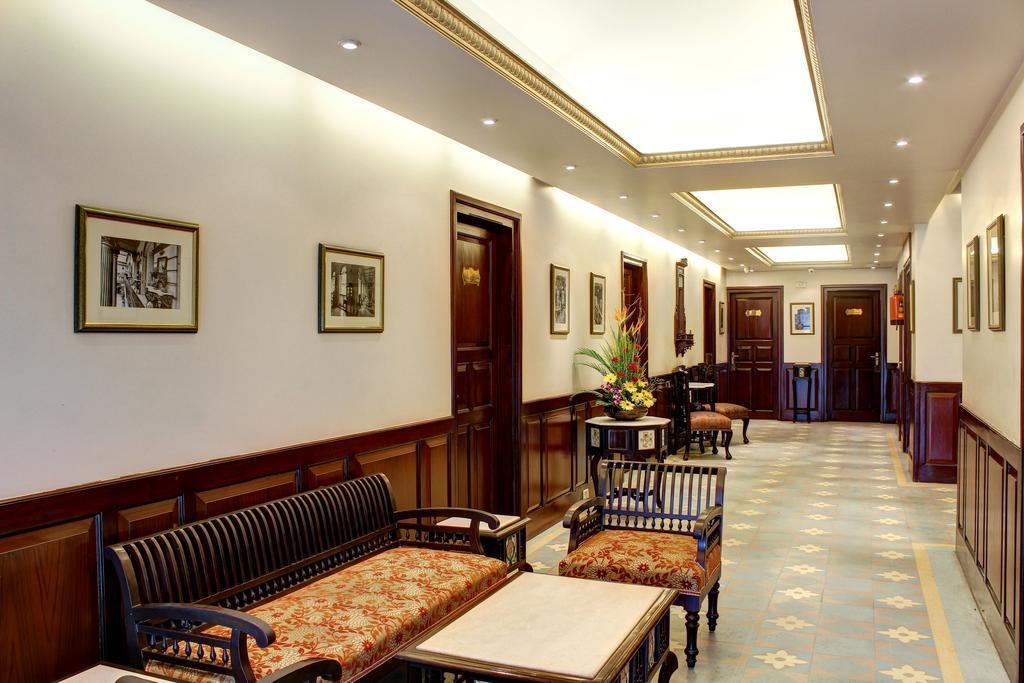 Palace On Ganges - Heritage Hotel Bénarès Extérieur photo