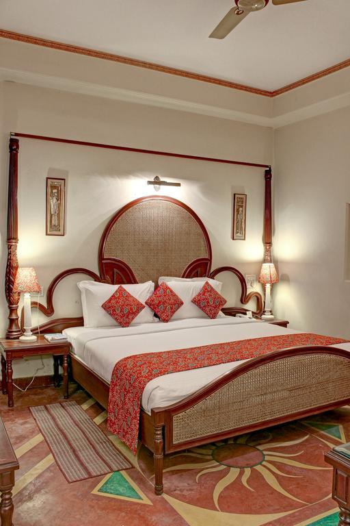 Palace On Ganges - Heritage Hotel Bénarès Extérieur photo