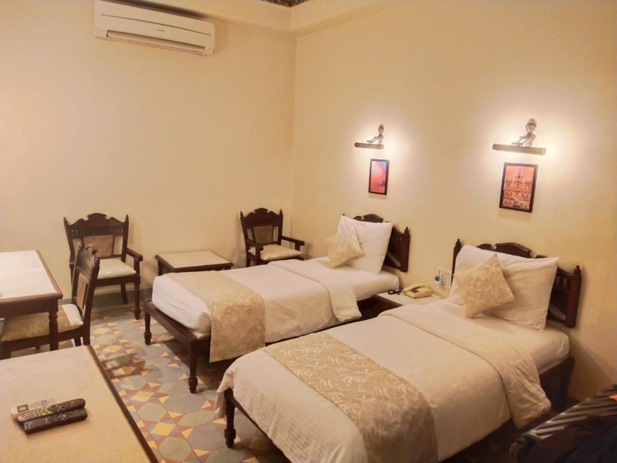 Palace On Ganges - Heritage Hotel Bénarès Extérieur photo