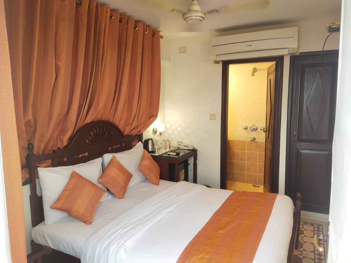 Palace On Ganges - Heritage Hotel Bénarès Extérieur photo