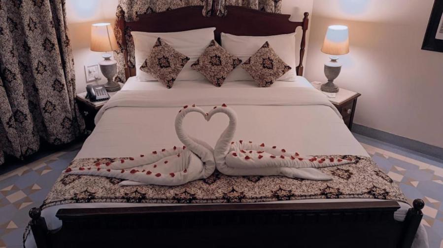 Palace On Ganges - Heritage Hotel Bénarès Extérieur photo