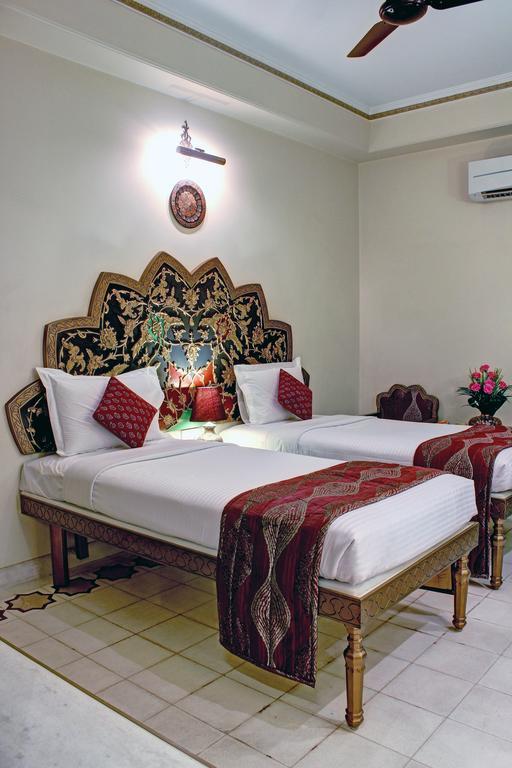 Palace On Ganges - Heritage Hotel Bénarès Extérieur photo